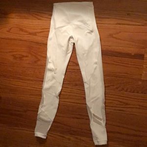 White Lulu lemon leggings. Never been worn!